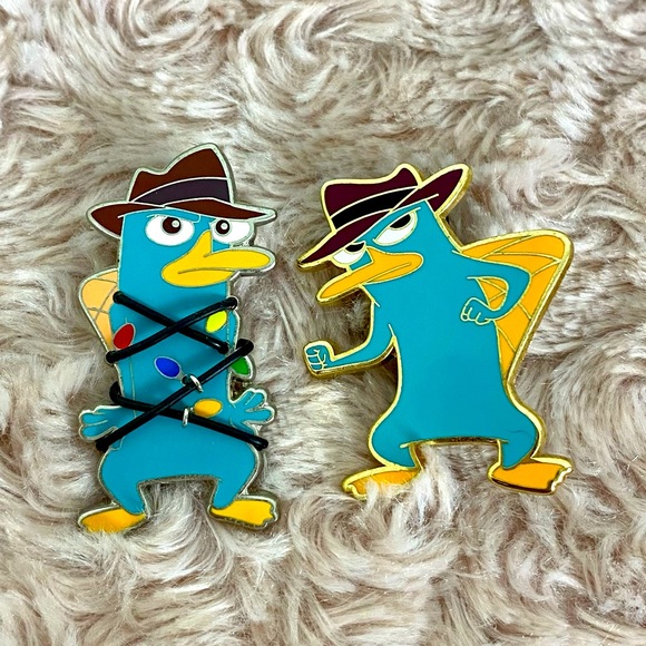 Disney Accessories - Disney Agent P Pins